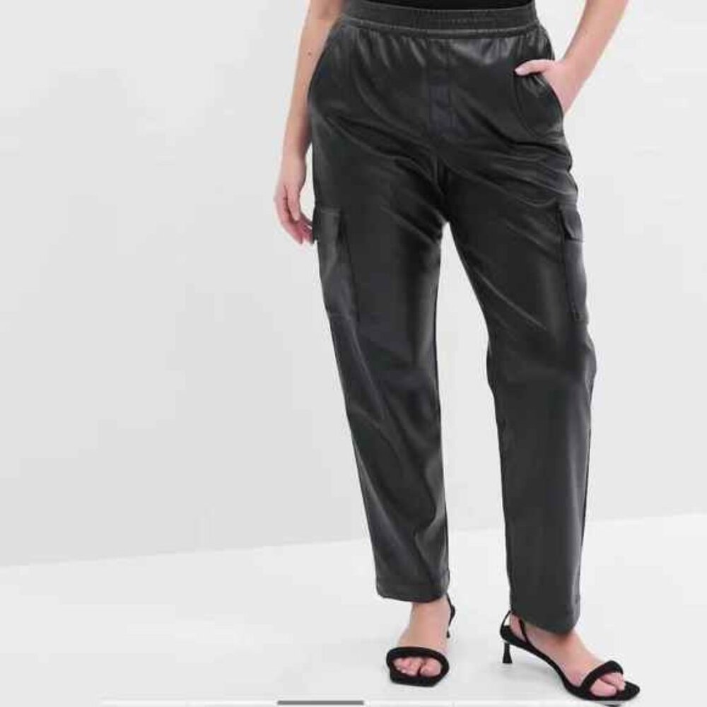 GAP Mid Rise Easy Vegan-Leather Cargo Pants - Size Large - Black